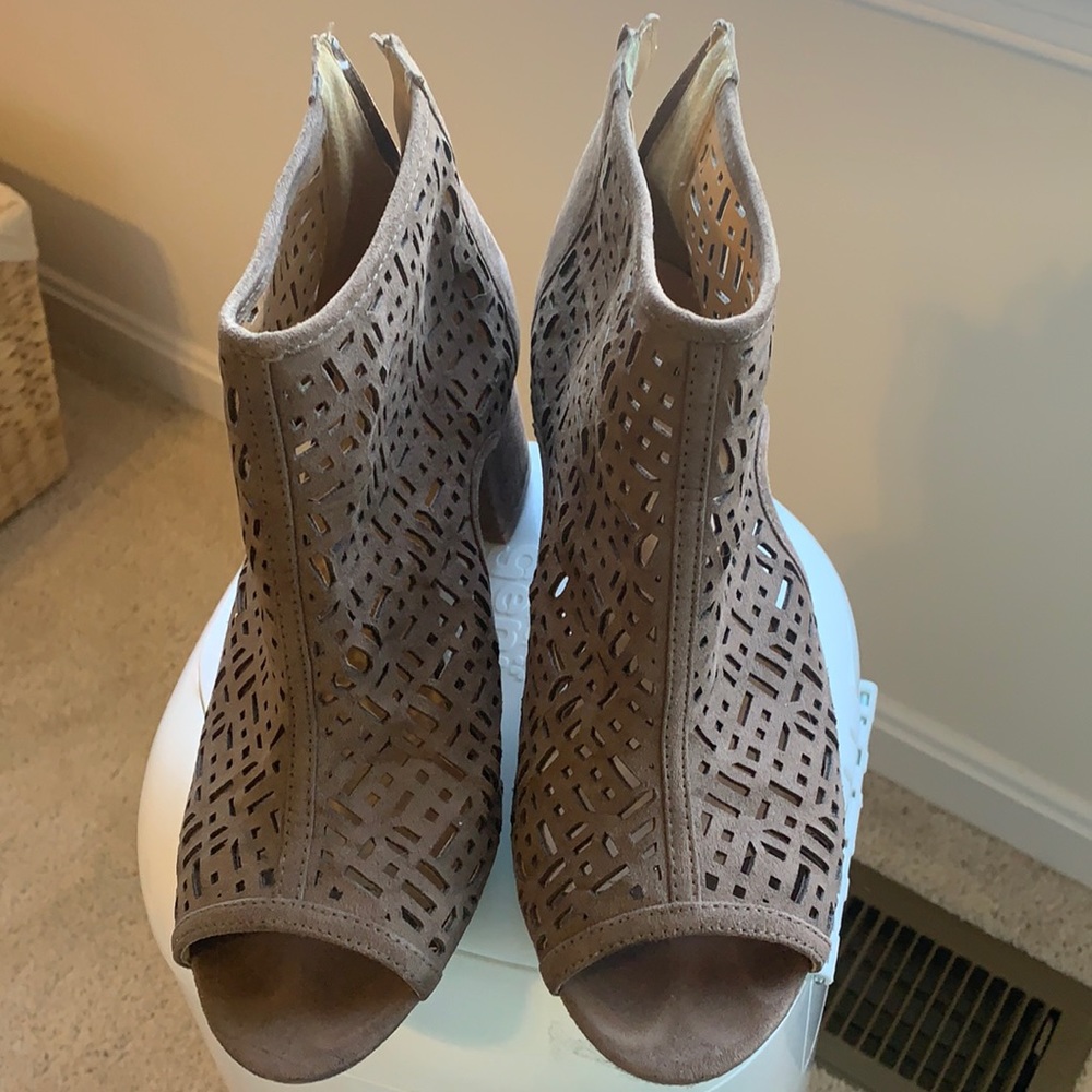 Tan heeled boots